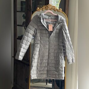 NWT Quince Lightweight Down Long Women’s Hooded Puffer Jacket in Silver/Gray